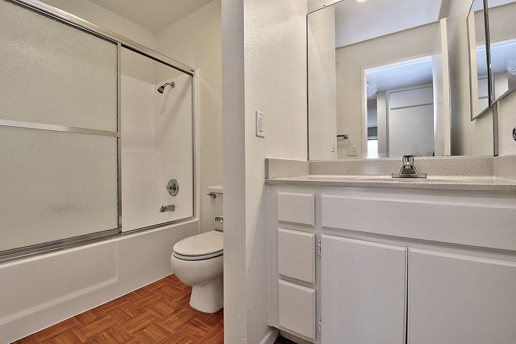 Bathroom Accessories at TERRAZA DEL SOL, California, 91730