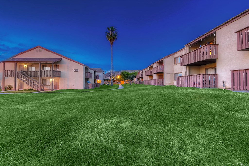 Lush Green Courtyard at WOODSIDE VILLAGE, California
