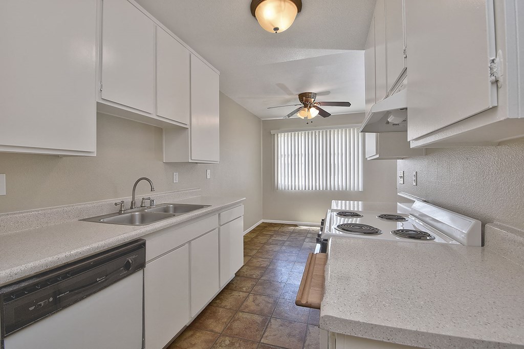 Fitted Kitchen at WOODSIDE VILLAGE, West Covina, CA, 91792