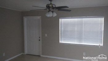 2209 9th Court NE 3 Beds House for Rent - Photo Gallery 2