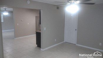 2209 9th Court NE 3 Beds House for Rent - Photo Gallery 3