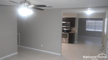 2209 9th Court NE 3 Beds House for Rent - Photo Gallery 4