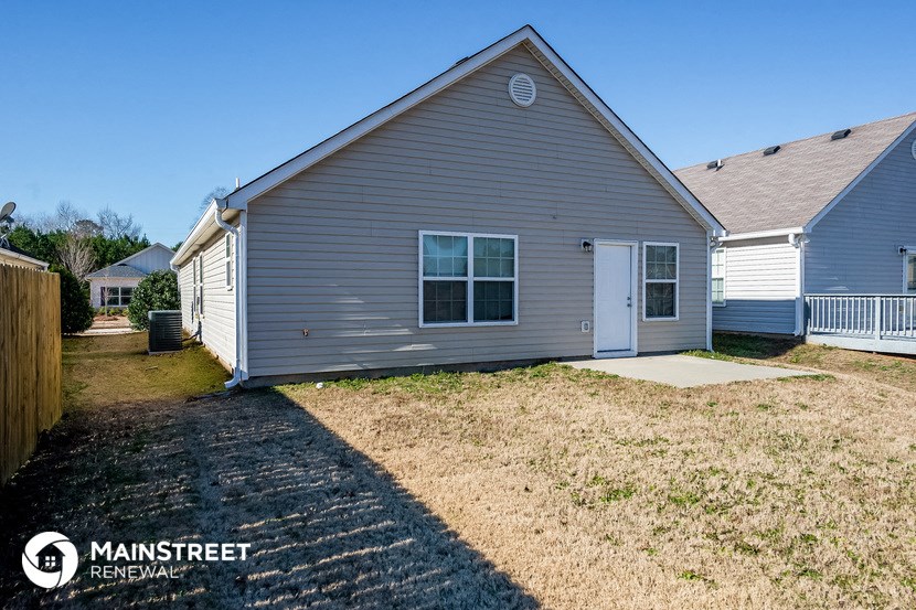 the front of a house with a yard in front of it