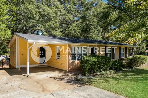 a small yellow building with the main street removal logo on it