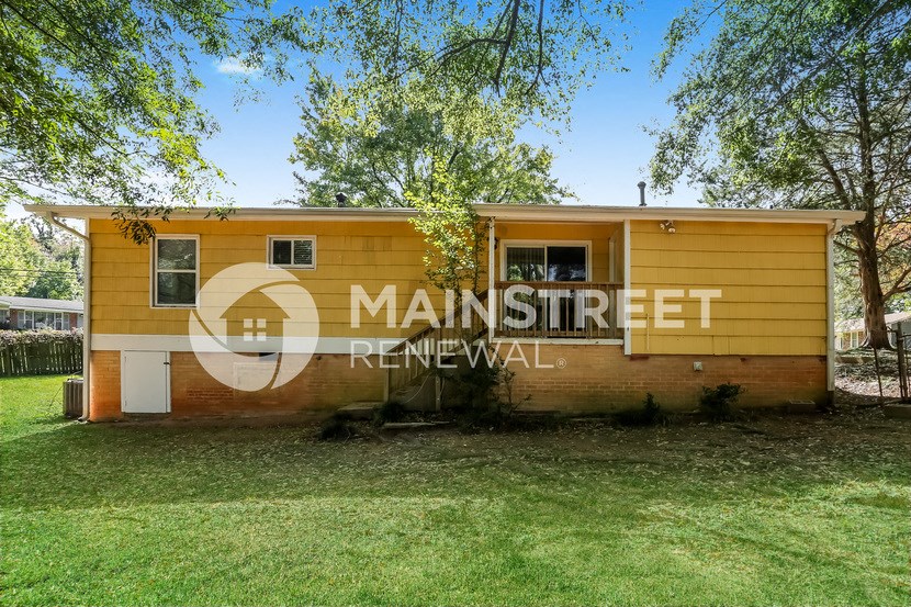 a small yellow house on the side of it