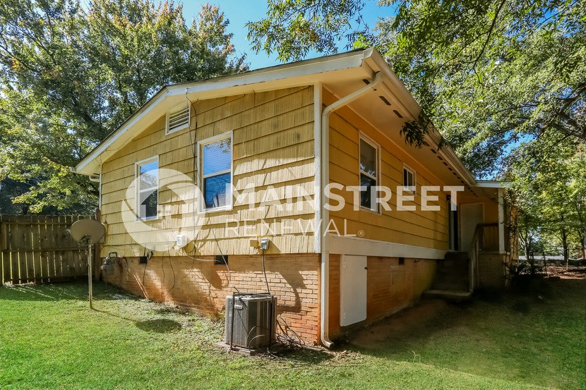 a small house with a street legal sign on the side of it
