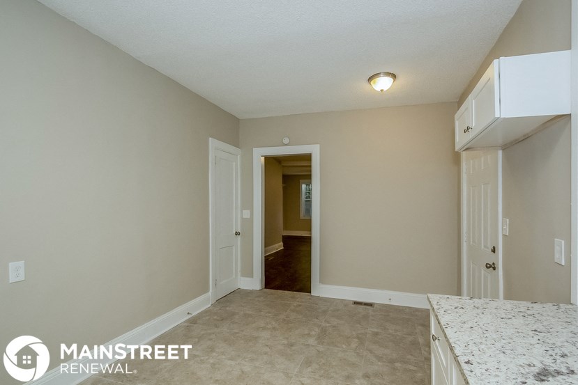 the kitchen and dining room of this manufactured home are spacious and clean