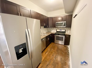 4652 N. Sheridan Rd. 2-4 Beds Apartment for Rent - Photo Gallery 2