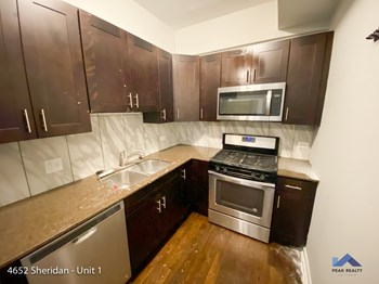 4652 N. Sheridan Rd. 2-4 Beds Apartment for Rent - Photo Gallery 3