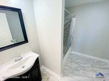 4652 N. Sheridan Rd. 2-4 Beds Apartment for Rent - Photo Gallery 5