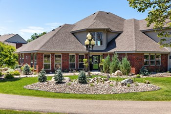 9900 Briar Road 1-2 Beds Apartment for Rent - Photo Gallery 2