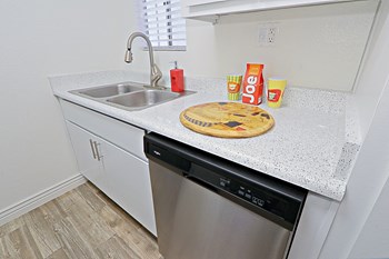 10030 North 43rd Avenue 1-2 Beds Apartment for Rent - Photo Gallery 3