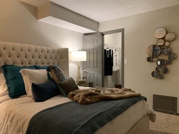 Gorgeous Bedroom at Runaway Bay, Columbus, 43204 - Photo Gallery 5