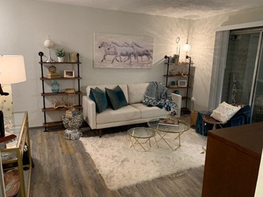 Modern Living Room at Runaway Bay, Ohio, 43204 - Photo Gallery 4