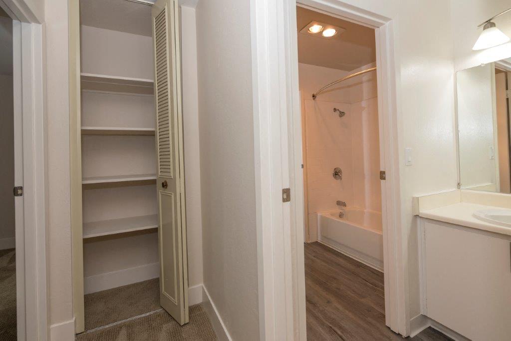 Parkside Apartments empty master bathroom