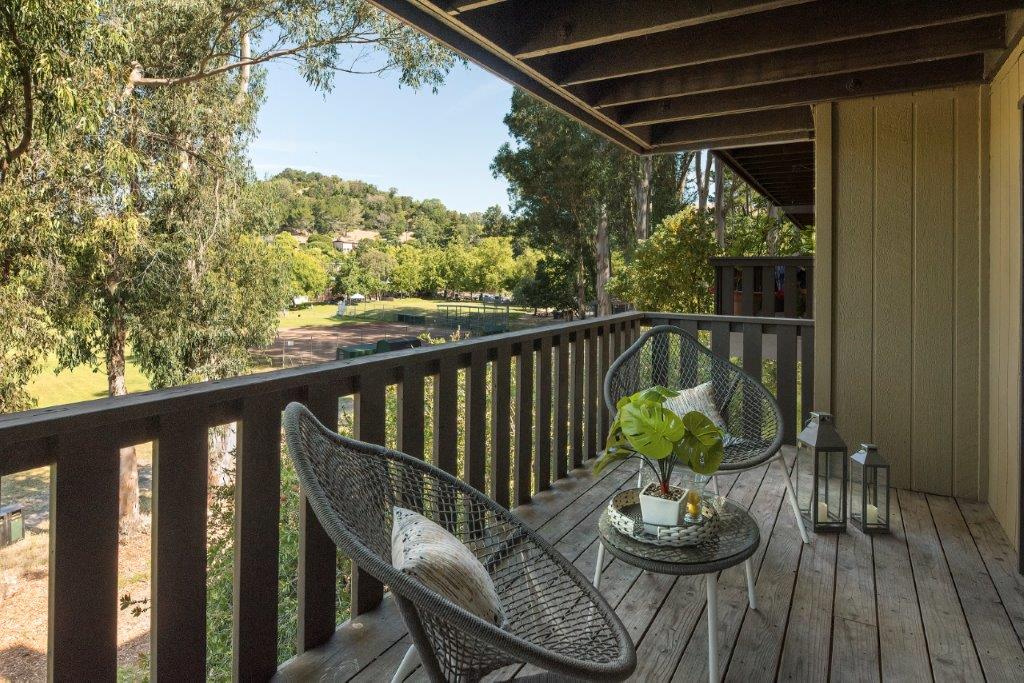 Parkside Apartments side balcony view