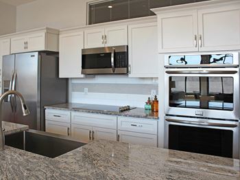 Smudge-free stainless steel ENERGY STAR appliances at Residences at Halle, Ohio