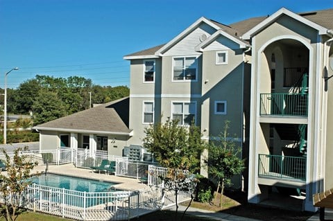 Pool And Exterior at Oak Glen Apartments, Orlando, 32808