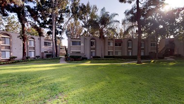 650 East Bonita Avenue 2-3 Beds Apartment for Rent - Photo Gallery 1