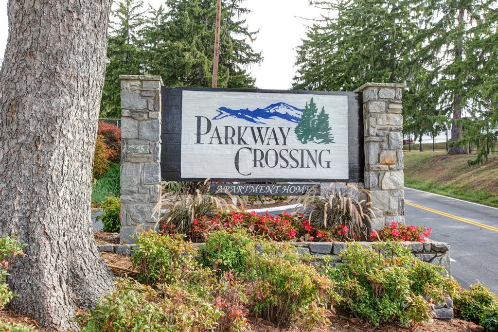 the sign for parkway crossing at the entrance of the subdivision