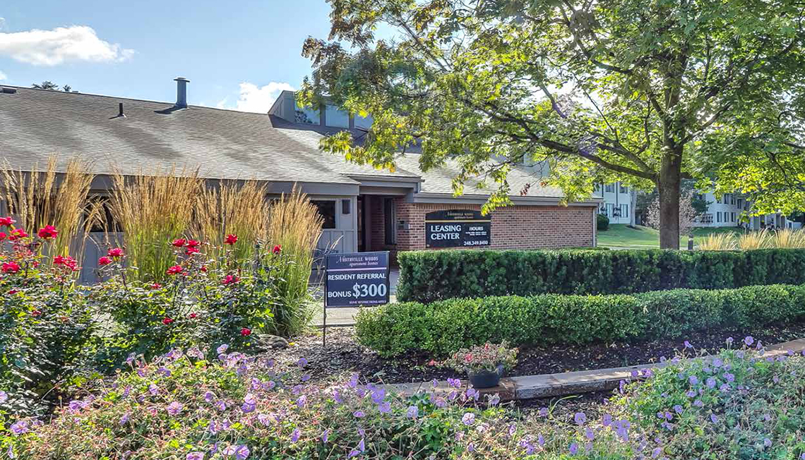 Northville, MI Apartments Northville Woods