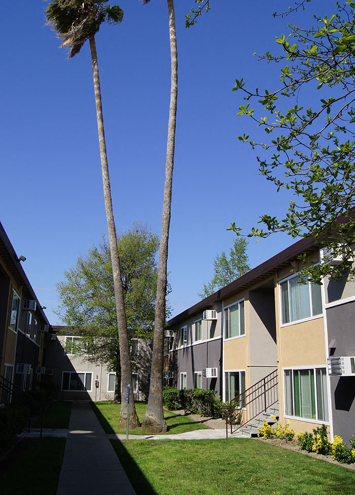 Exterior Building l Ethan Terrace Sacramento CA Apartments For Rent