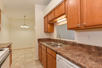 100A Forest Oak Lane 2-3 Beds Apartment for Rent - Photo Gallery 4