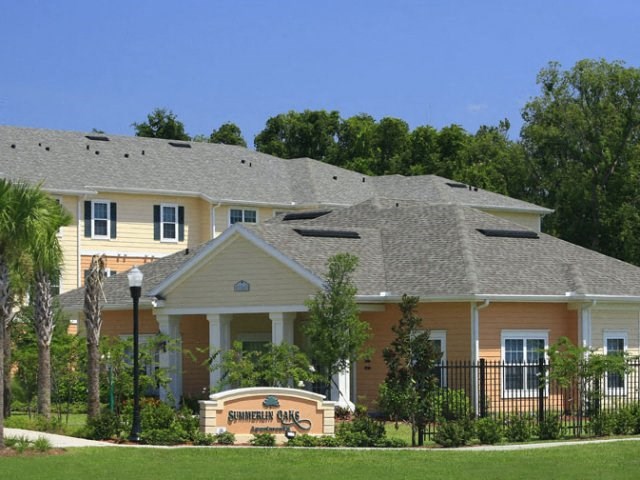 Summerlin Oaks clubhouse and apartment builidng exterior
