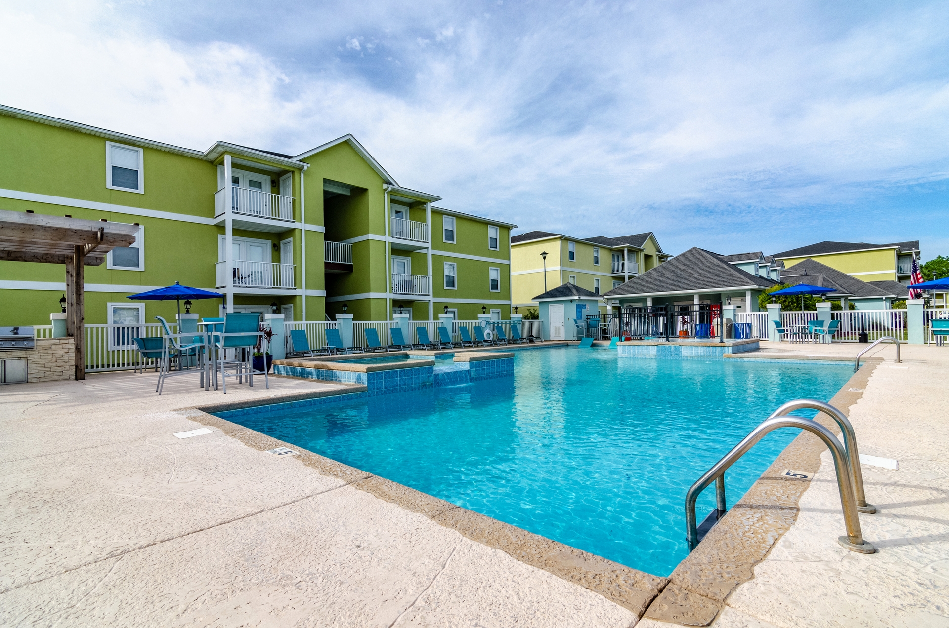 Grand Biscayne Apartments, 14510 Lemoyne Blvd, Biloxi, MS