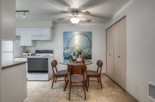 Dining Area at Mountain High Apartments, Gresham, Oregon