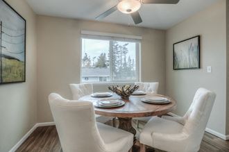 21620 14th Avenue S 1-2 Beds Apartment, All Ages Multifamily Homes for Rent - Photo Gallery