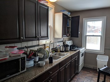 10 Longwood Rd. S. 1-7 Beds Apartment for Rent - Photo Gallery 2