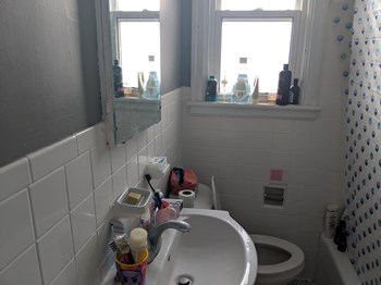 10 Longwood Rd. S. 1-7 Beds Apartment for Rent - Photo Gallery 6