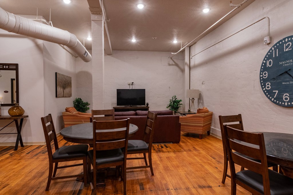 Little Crow Lofts is a similar property to Redwood Warsaw located in Warsaw