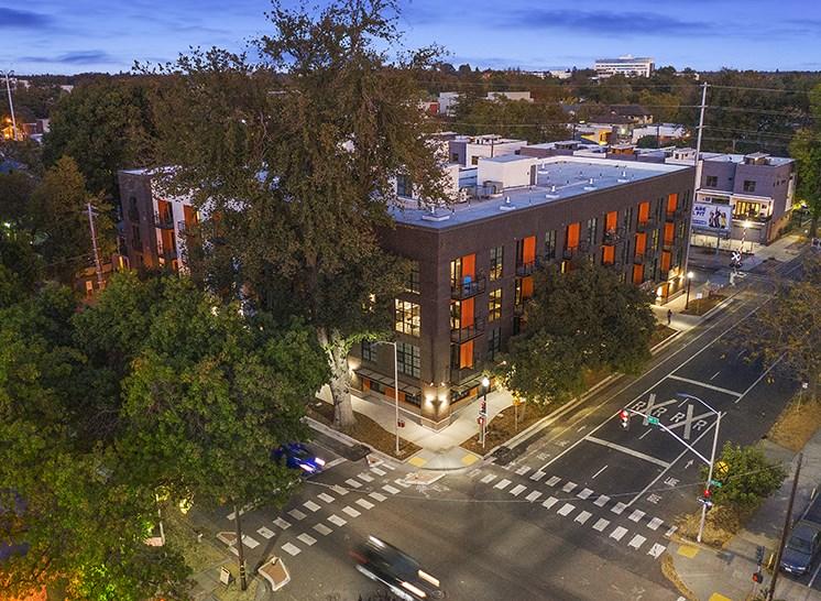 Midtown Sacramento CA Apartments for Rent - Q19 Apartments Outside Building View