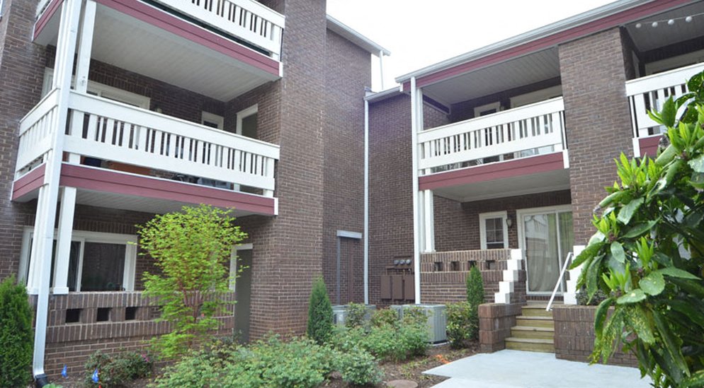 a building with two balconies and a sidewalk