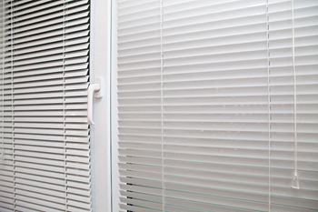 window blinds, Legacy Pointe at Poindexter, Columbus, OH