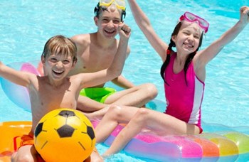 Fun in the pool - Photo Gallery 5