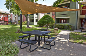 Picnic Area at Timberglen Apartments in Dallas, TX