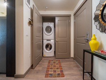 2 East Main Street Studio-2 Beds Apartment for Rent - Photo Gallery 2