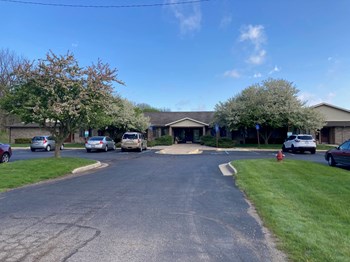 602 W Van Buren Street 1-2 Beds Apartment, Affordable for Rent - Photo Gallery 3
