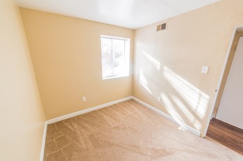 859 S. Greenbrier St. Studio-2 Beds Apartment for Rent - Photo Gallery 5
