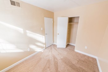 859 S. Greenbrier St. Studio-2 Beds Apartment for Rent - Photo Gallery 2