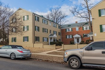 859 S. Greenbrier St. Studio-2 Beds Apartment for Rent - Photo Gallery 4