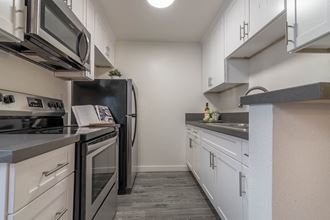526 S. Ardmore Ave. 1-2 Beds Apartment for Rent - Photo Gallery 1