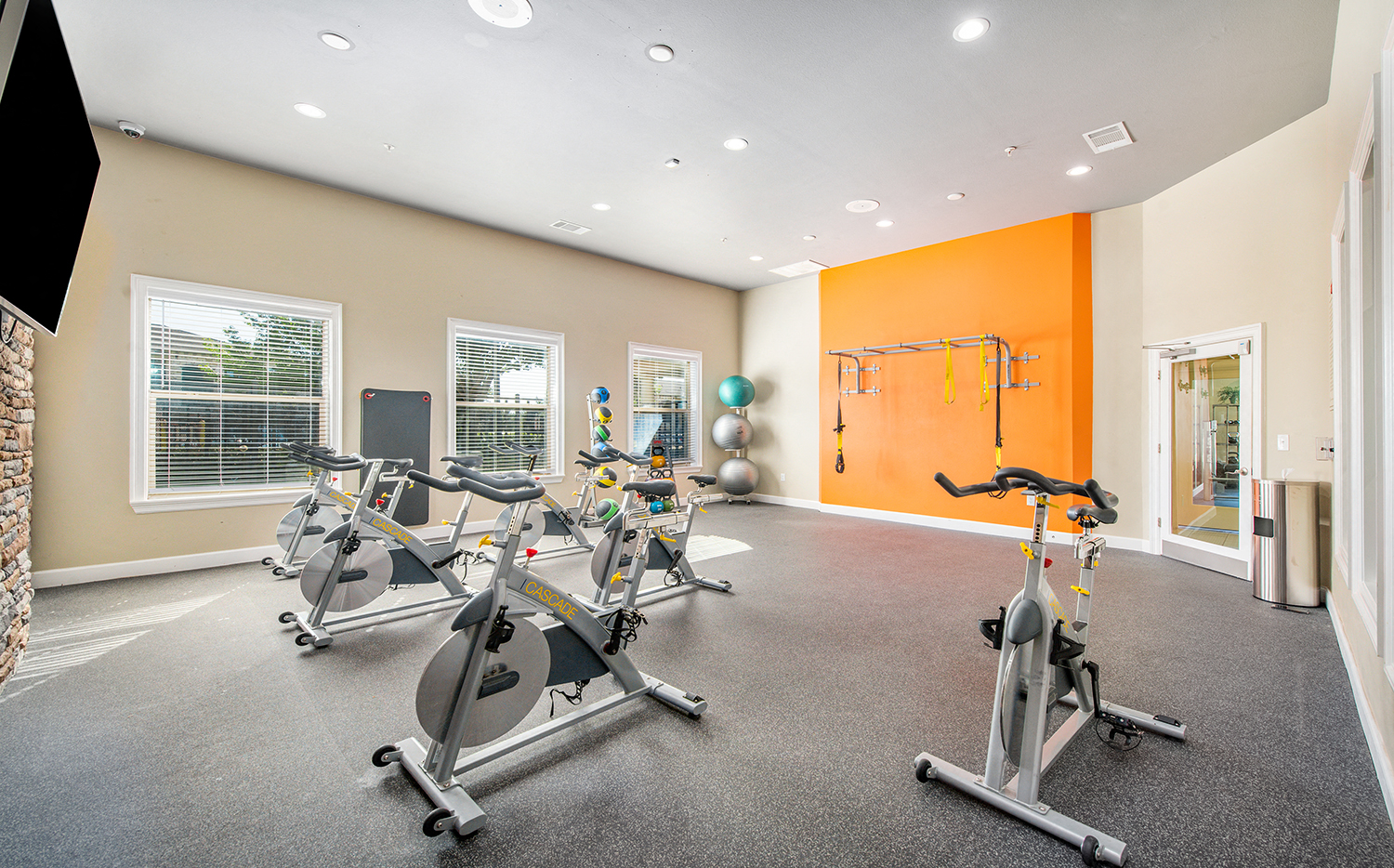 the gym at the flats at big tex apartments