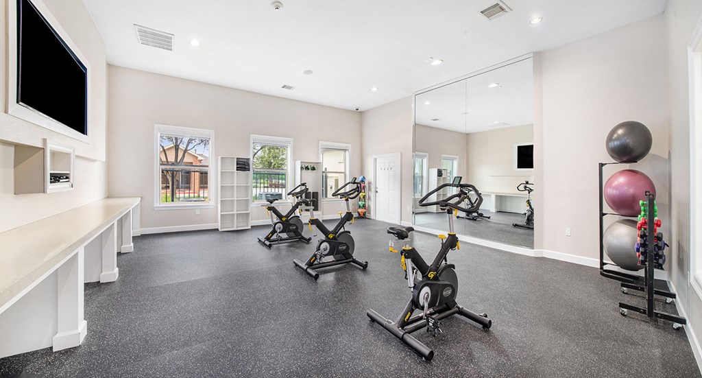 the gym at the estates apartments