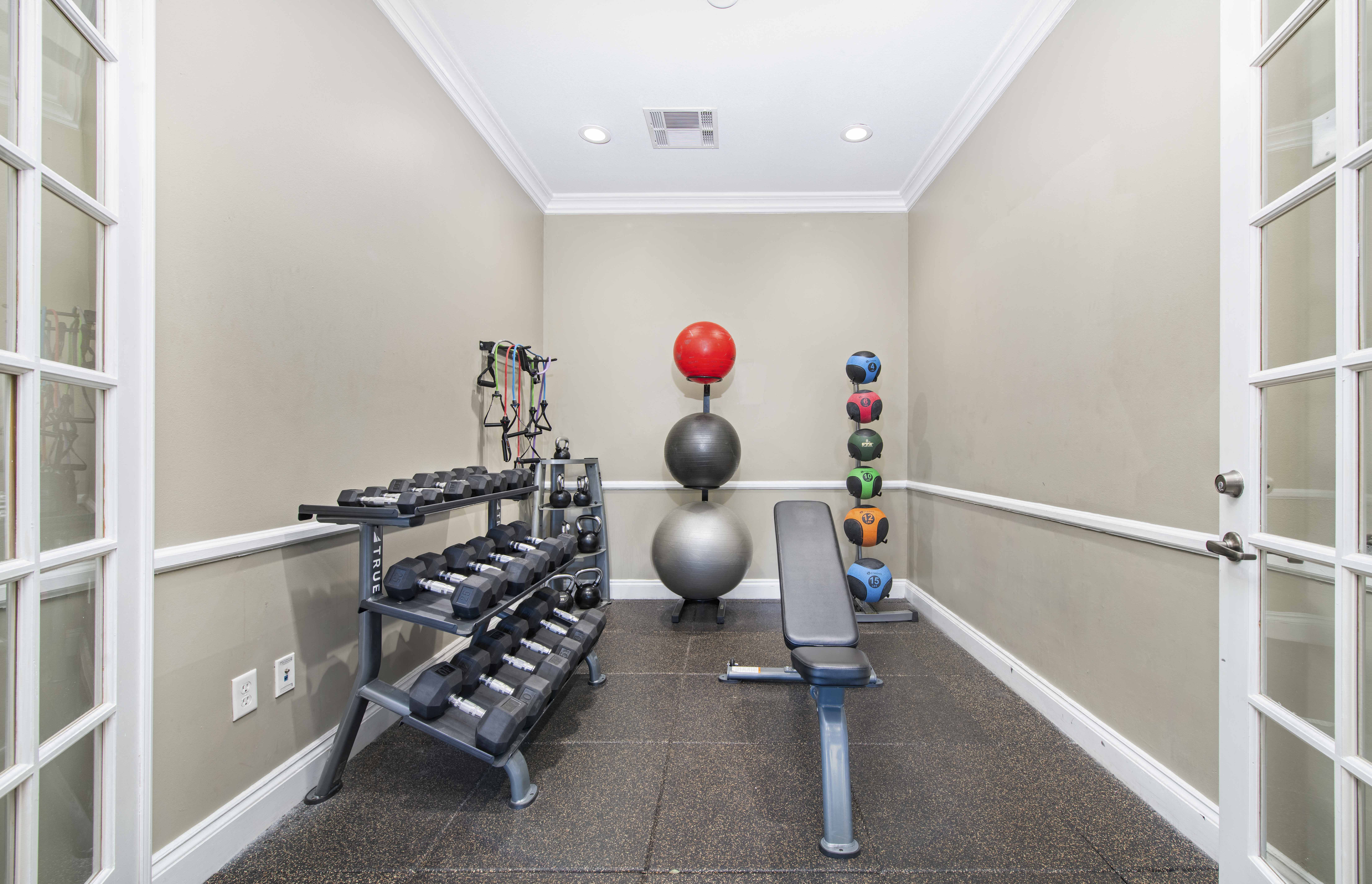 the gym at the preserve apartments