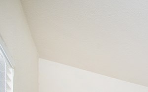 an empty bedroom with a ceiling fan and a closet