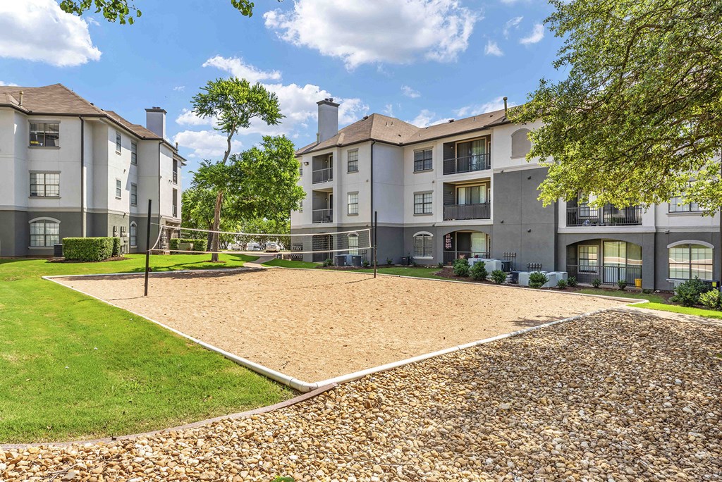 the preserve at ballantyne commons apartments with a tennis court